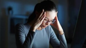 Vastu Tips: अगर घर में हो नकारात्मक ऊर्जा, तो दिखाई देते है यह पांच लक्षण, यहां जाने क्या है इसका उपाए...