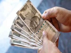 Vastu Tips: घर में इन जगहों पर बिलकुल न रखे पैसे, हो सकती है बड़ी हानी