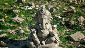 Vastu Tips: नए साल से पहले घर से बाहर फेक दे यह चीजे, खुद चलकर आएगी माँ लक्ष्मी