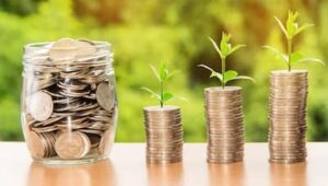 Money Vastu Tips: यह एक गलती आपको कंगाल कर सकती है
